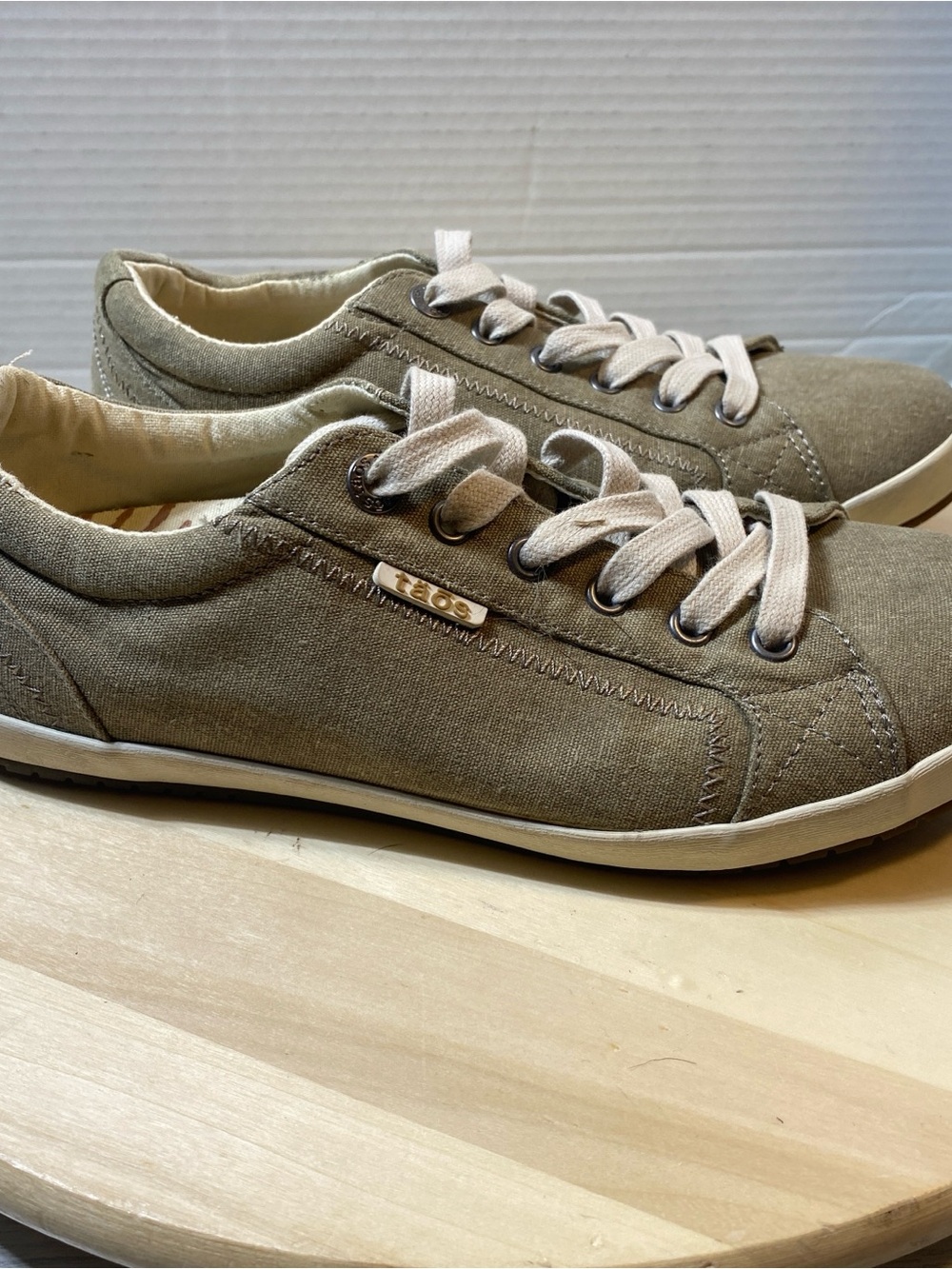 Taos Star Canvas Sneakers Women's Size 9.5 W EU 40 Olive Green Shoes STA-12844